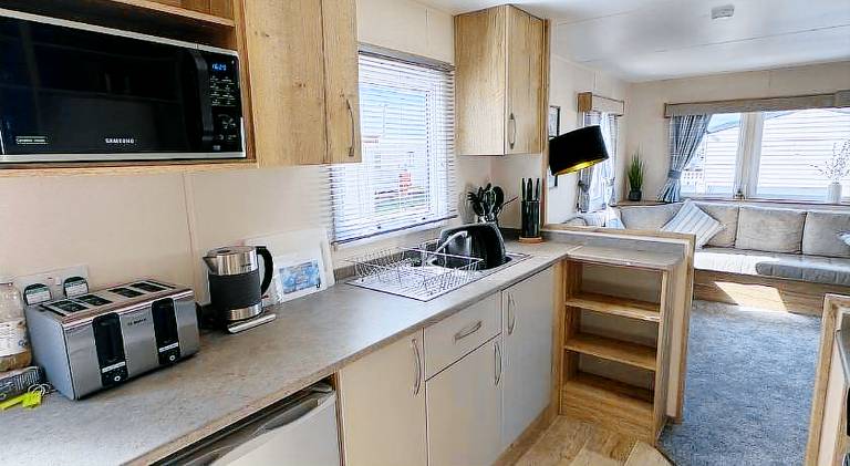 Fantasy Island - Eastgate D7 - The Merlin with Hot Tub - Coastal Caravan Breaks — photo 4