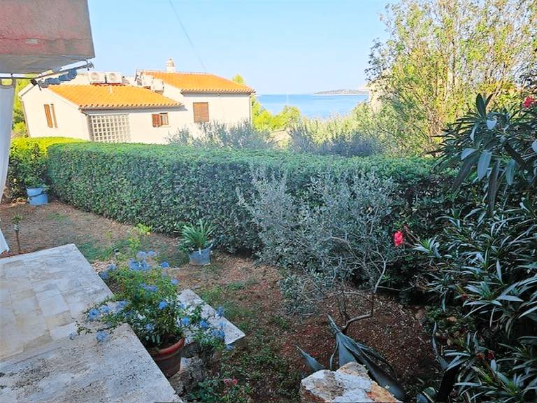 Rental apartment with garden, grill & terrace | Sea view in Vodice