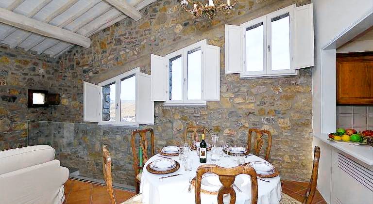 Fully equipped villa with barbecue, terrace & private pool | Perfect for remote work | Pets are welcome — photo 5