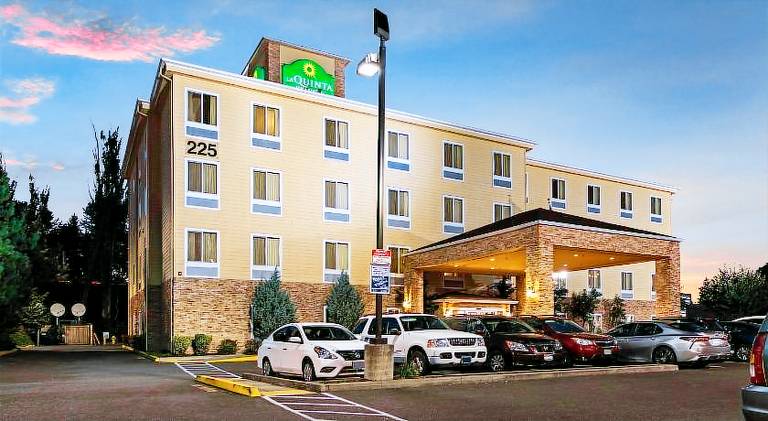 La Quinta Inn & Suites by Wyndham Auburn — photo 3