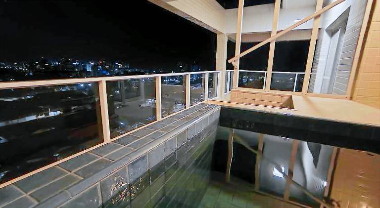 Apartment with pool — photo 5