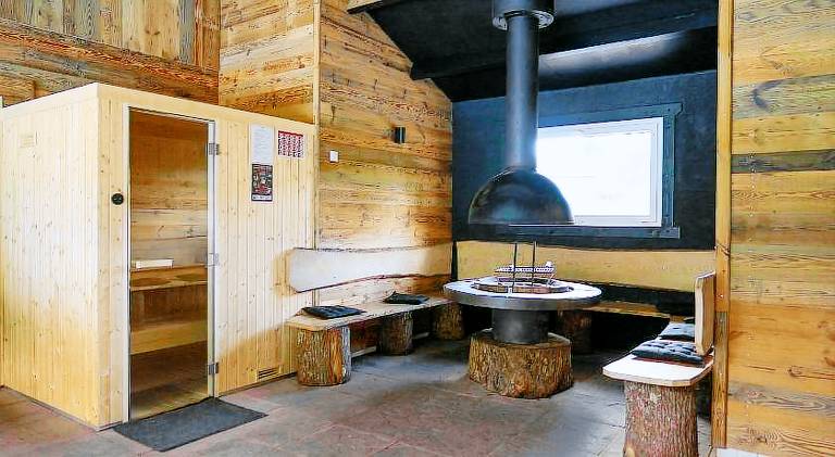 Vacation home with pool & jacuzzi — photo 3