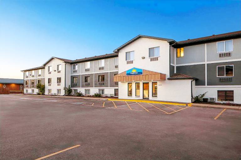 Days Inn by Wyndham Omaha NE — photo 3