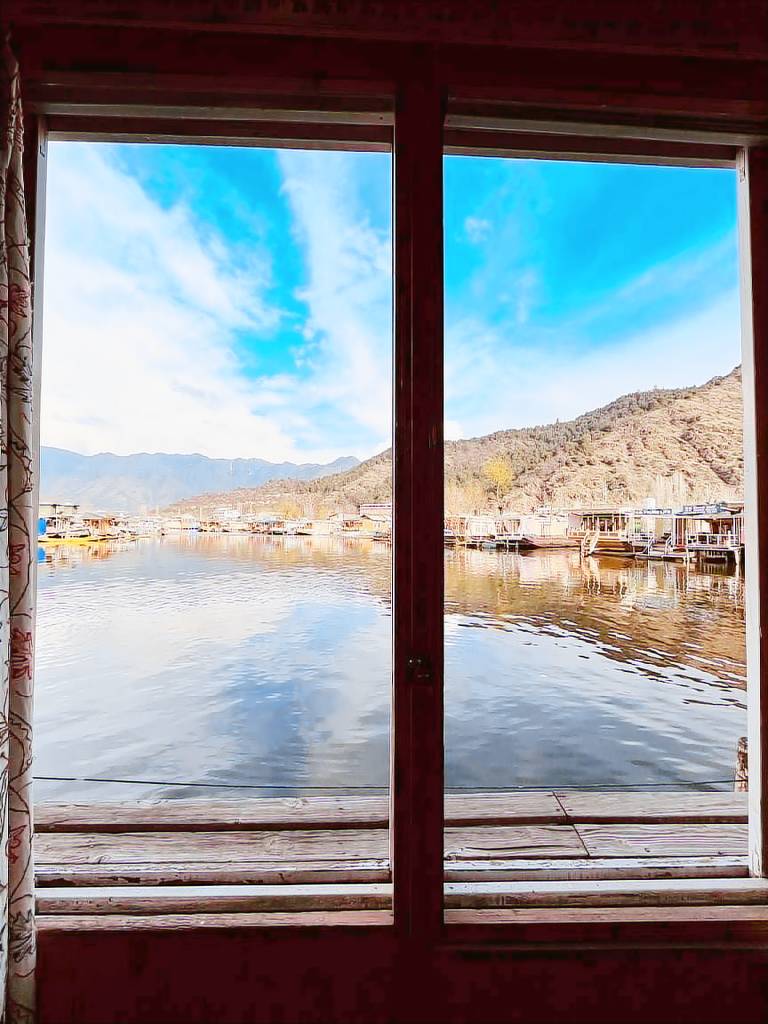 Floating Luxury Group Of Houseboats — photo 5