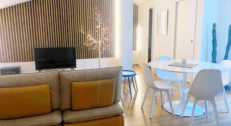 Rental apartment with patio — photo 3