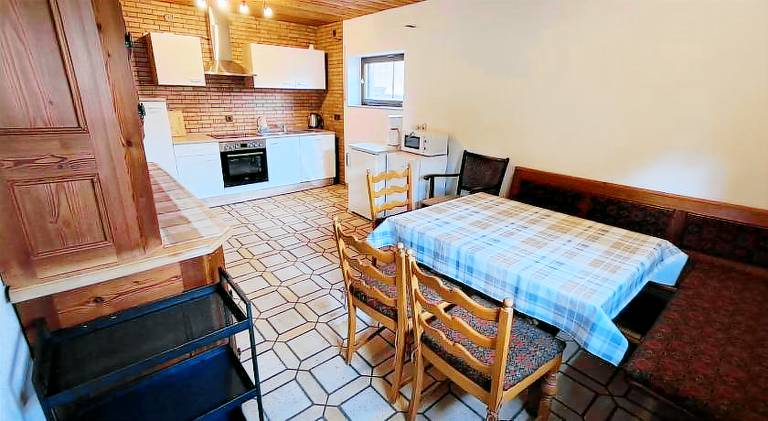 Rental apartment with terrace, BBQ & yard — photo 5