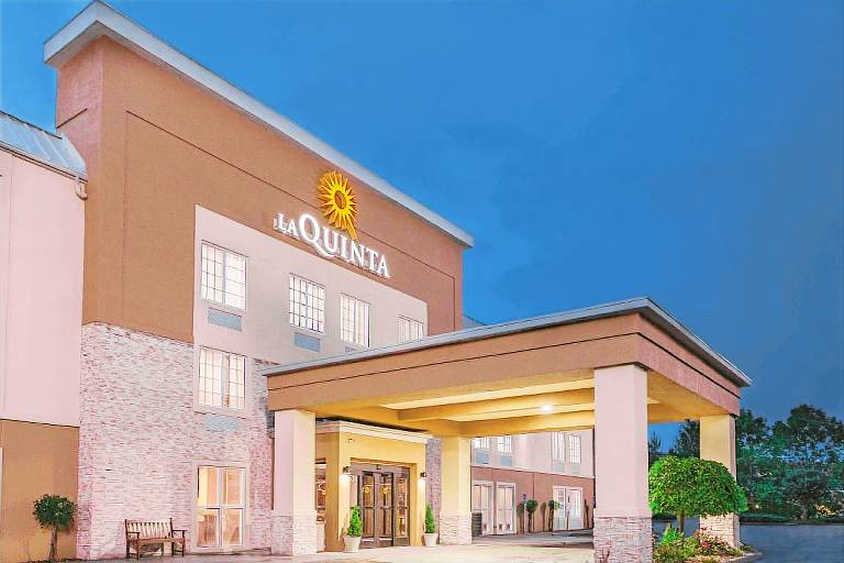 La Quinta Inn & Suites by Wyndham Knoxville North I-75 in Powell, TN