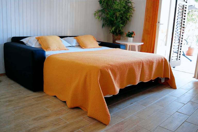 One bedroom apartment with terrace and sea view Jelsa, Hvar (A-15348-b) — photo 4
