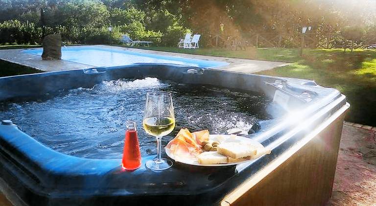 House with hot tub, barbeque & patio — photo 2