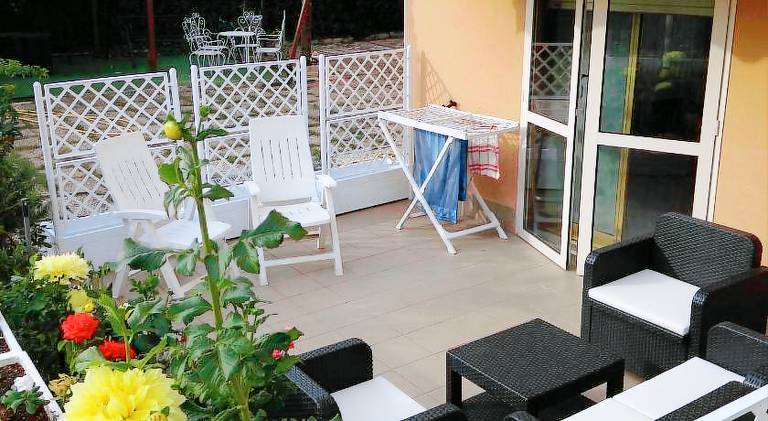 Serviced apartment with jacuzzi & garden — photo 4