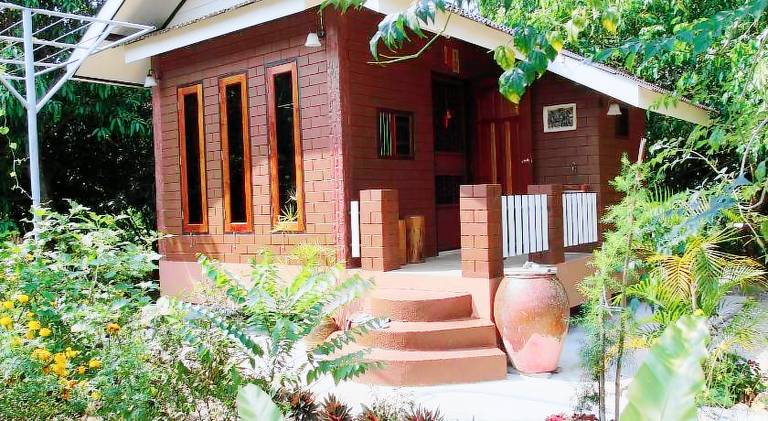 บ้านสวนบรรจงอักษร Bansuan Banjong Akkson in Klaeng