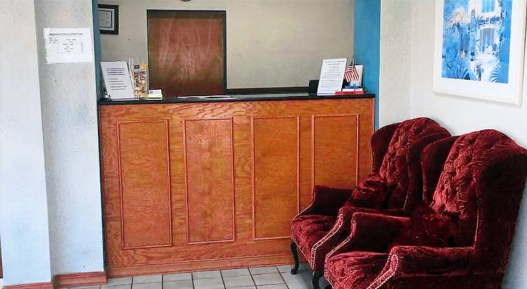 ECONOMY INN DILLON — photo 4