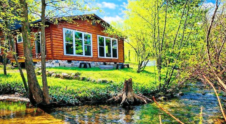 Creekside Hot Tub-Walk to Beach-Uniquely Northern in Traverse City, MI