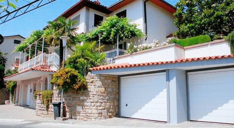 Charming holiday apartment with barbeque, patio & garden | Next to the beach | Dogs allowed in Piran