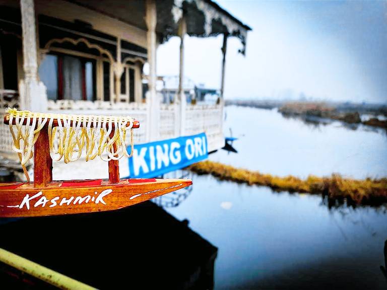 House  Dal Lake