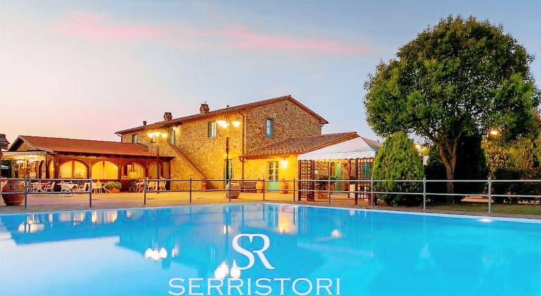 Pleasant serviced apartment with patio, yard & pool | Pet-friendly in Marciano della Chiana