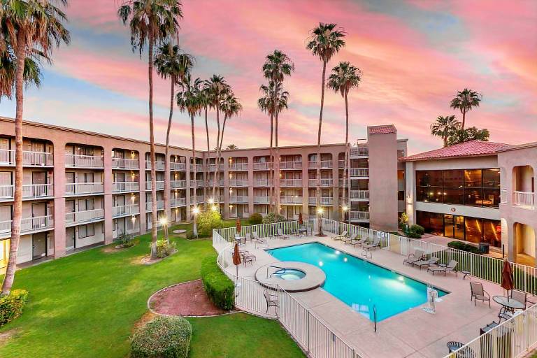 Best Western Plus Scottsdale Thunderbird Suites in Scottsdale, AZ