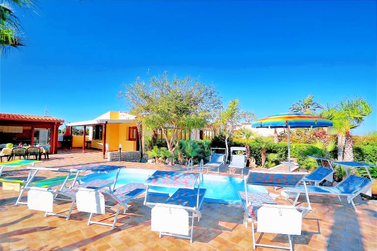 Children-friendly beautiful villa with barbeque, private pool & patio | Mountain view | Dogs allowed — photo 5