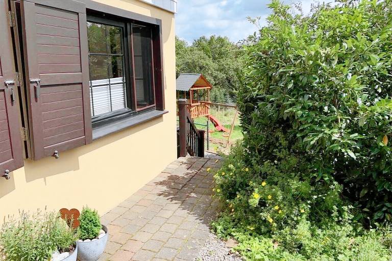 Chalet with garden, patio & barbecue — photo 2