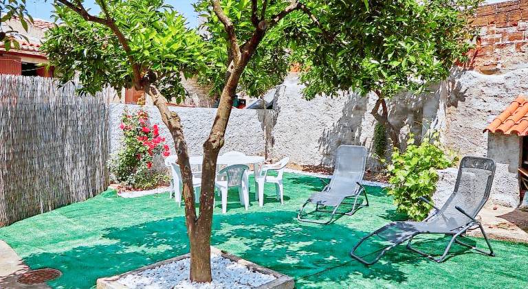 House with pool, terrace & jacuzzi — photo 4