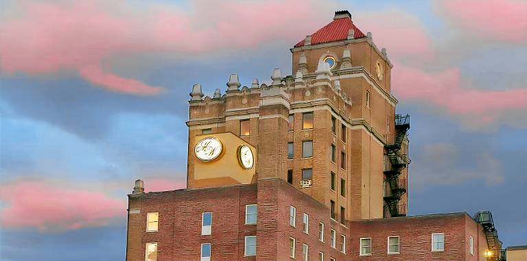 Marcus Whitman Hotel and Conference Center in Wall, OR