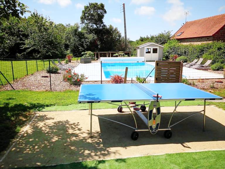 House with BBQ, pool & yard — photo 3