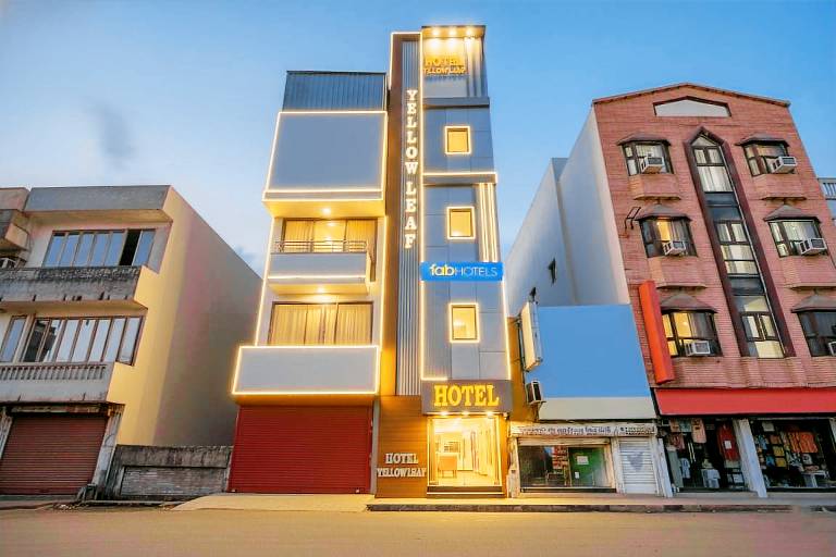 FabHotel Yellow Leaf