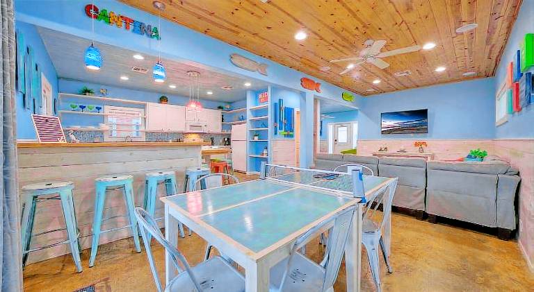 Vacation home with pool & BBQ in Port Aransas, TX