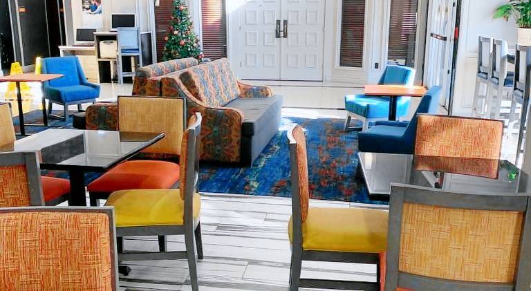 La Quinta Inn & Suites by Wyndham OKC North - Quail Springs — photo 3