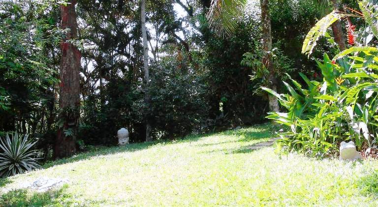 Wonderful lodge with terrace & yard | Next to the beach | Dogs allowed in Ilhabela