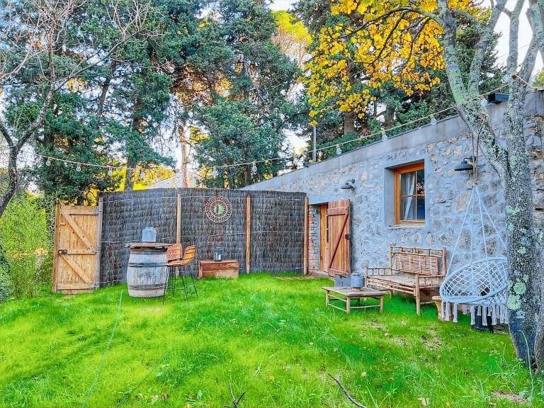Samadhi Holiday Home with Mountain Views, Wi-Fi, and Air Conditioning — photo 4
