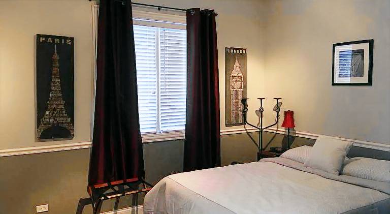 Bed and breakfast  Near South Side