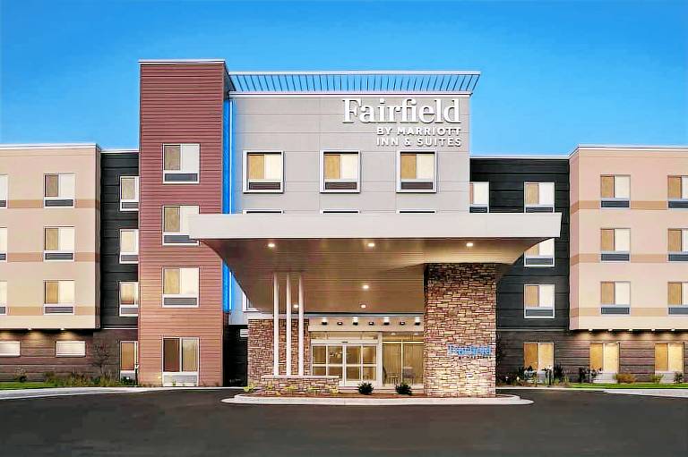 Fairfield Inn & Suites by Marriott Milwaukee West