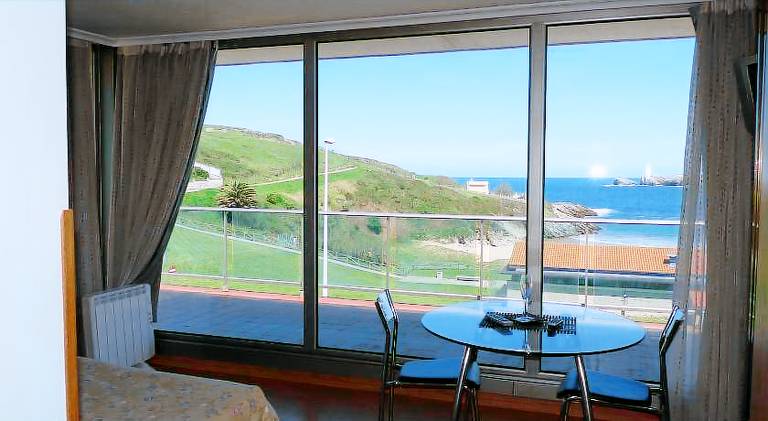 Holiday apartment with patio & yard | Close to the beach | Dogs allowed — photo 2