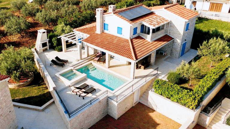 Charming villa with sauna, private pool & patio | Pets are welcome — photo 2
