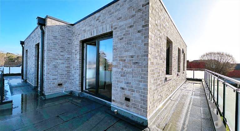 Rental apartment with patio — photo 4
