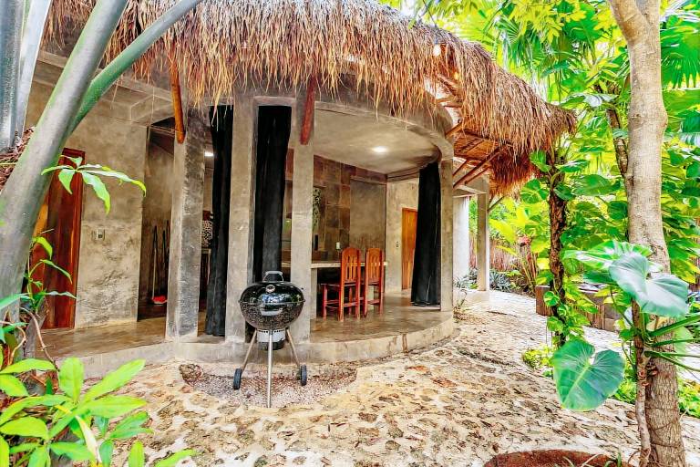 Vacation home with fast internet, yard & barbeque — photo 4