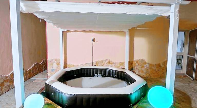 House with hot tub & pool — photo 2