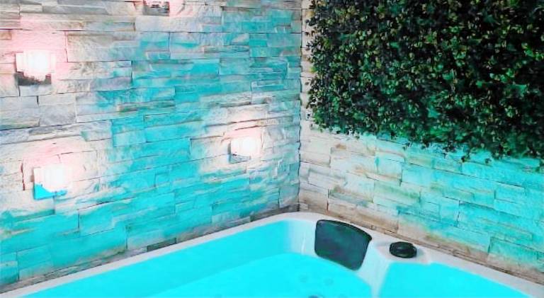 Rental apartment with jacuzzi — photo 3