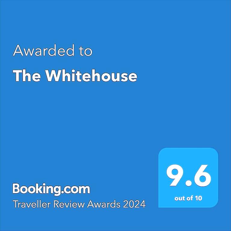 The WhiteHouse Apt 2- Groundfloor family friendly apartment sleeping 4. Free enclosed onsite parking behind the Pleasure Beach & Sandcastle Waterpark — photo 2