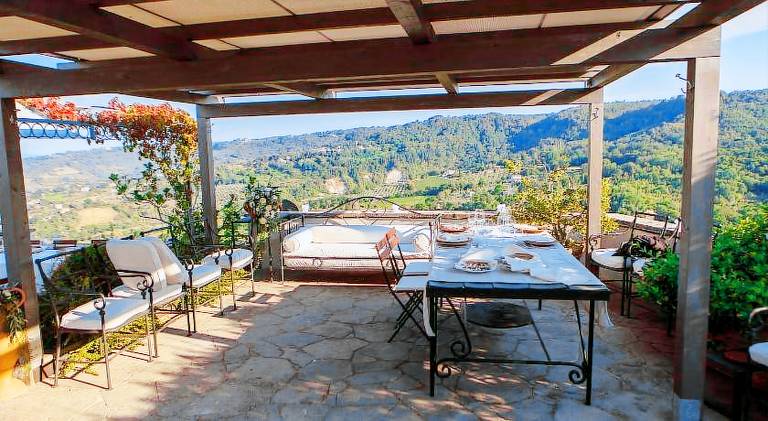 House with barbeque, garden & patio — photo 4