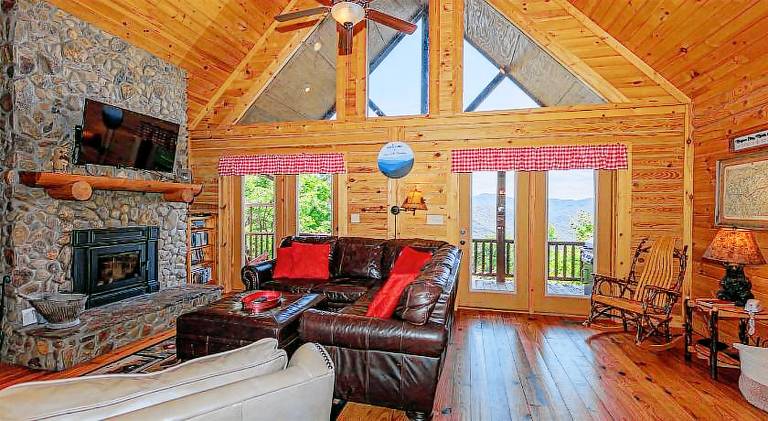 Pleasant vacation home with jacuzzi | Pets are welcome — photo 2