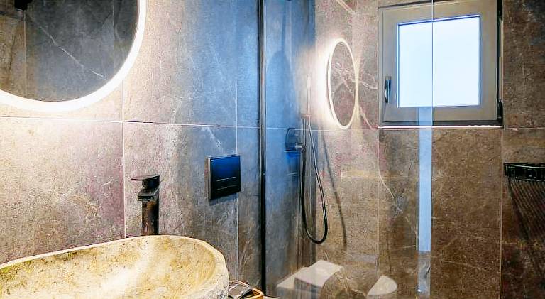 Charming holiday apartment with terrace, jacuzzi & pool | Pet-friendly — photo 2