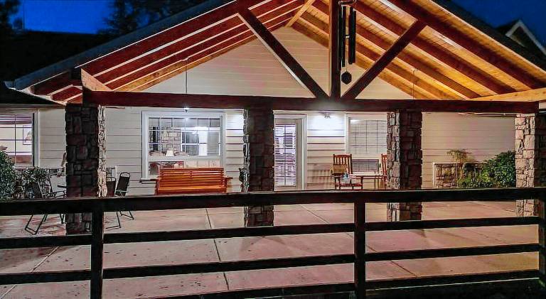 Vacation home with hot tub & pool — photo 4