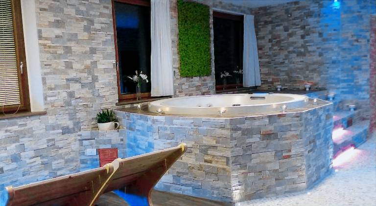 Serviced apartment with garden, patio & jacuzzi | Pets are welcome — photo 2
