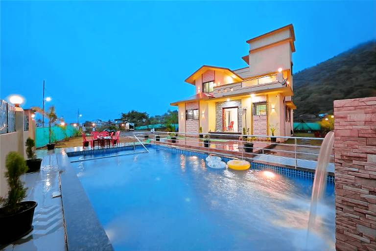 Villa with yard, barbeque & pool | Dogs allowed in Nashik