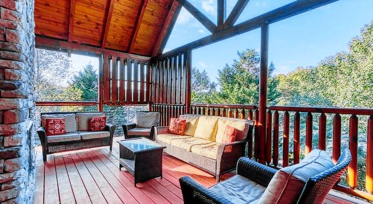 Vacation home with jacuzzi — photo 5