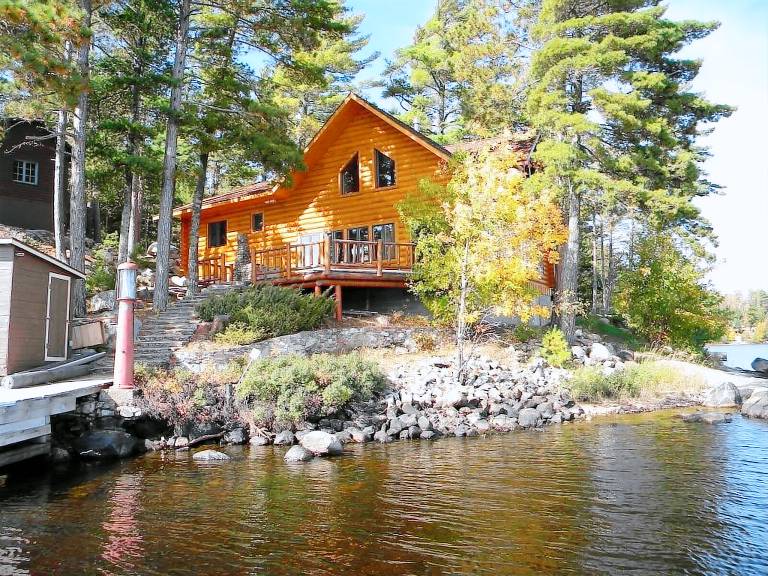 Lodge Crane Lake