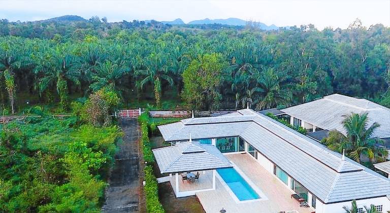 Ample villa with pool | Pets are welcome — photo 5