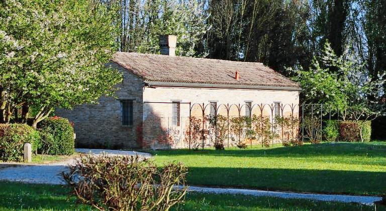 Children-friendly vacation home with yard, pool & BBQ | Pets are welcome in Rovigo